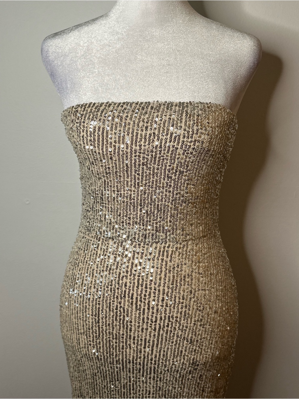 NWOT Day & Night Strapless Sequin Stylish Bodycon Dress in Champagne- Women’s - Picture 3 of 4